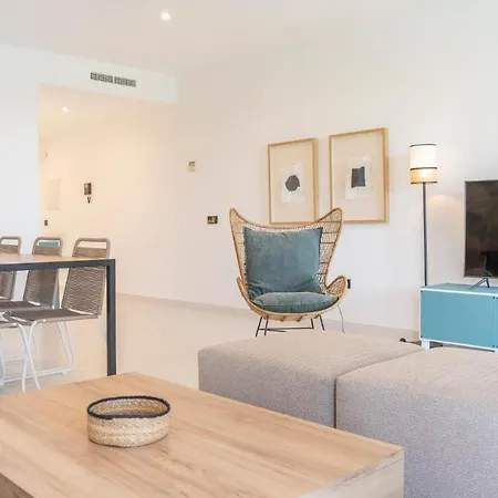Apartment Stunning In With 2 Bedrooms, Wifi And Swimming Pool *