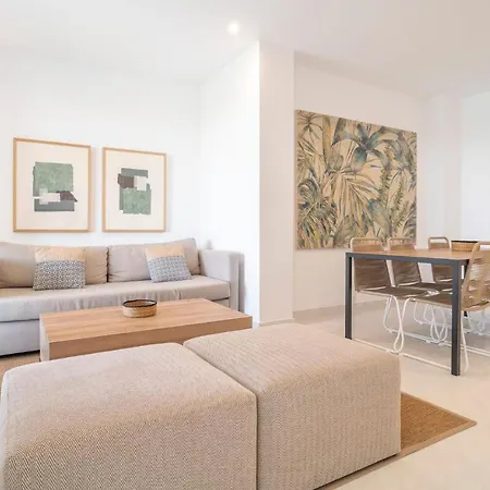 Stunning In With 2 Bedrooms, Wifi And Swimming Pool