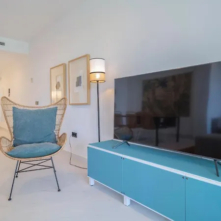 Appartement Stunning In With 2 Bedrooms, Wifi And Swimming Pool