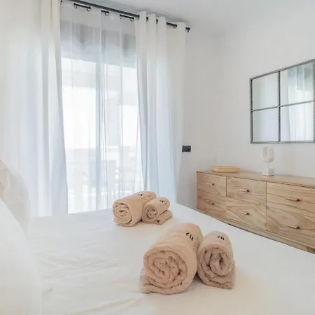 Stunning In With 2 Bedrooms, Wifi And Swimming Pool Appartement